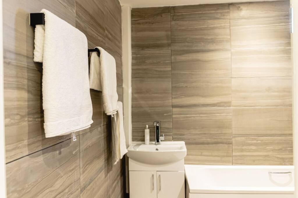 Apartmán 2 Bed With Free Parking Londýn Exteriér fotografie
