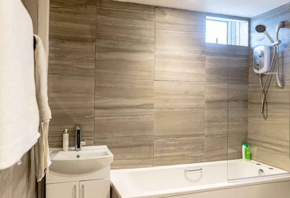 Apartmán 2 Bed With Free Parking Londýn Exteriér fotografie